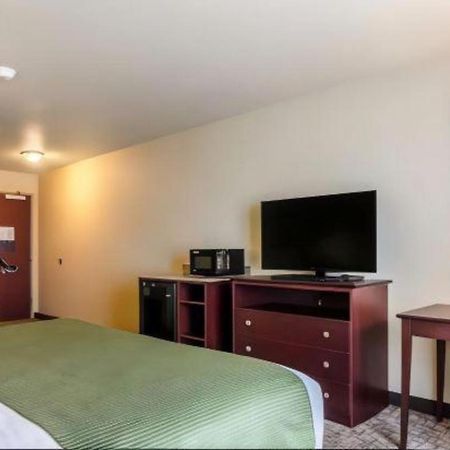 Americinn By Wyndham Oshkosh Exterior photo