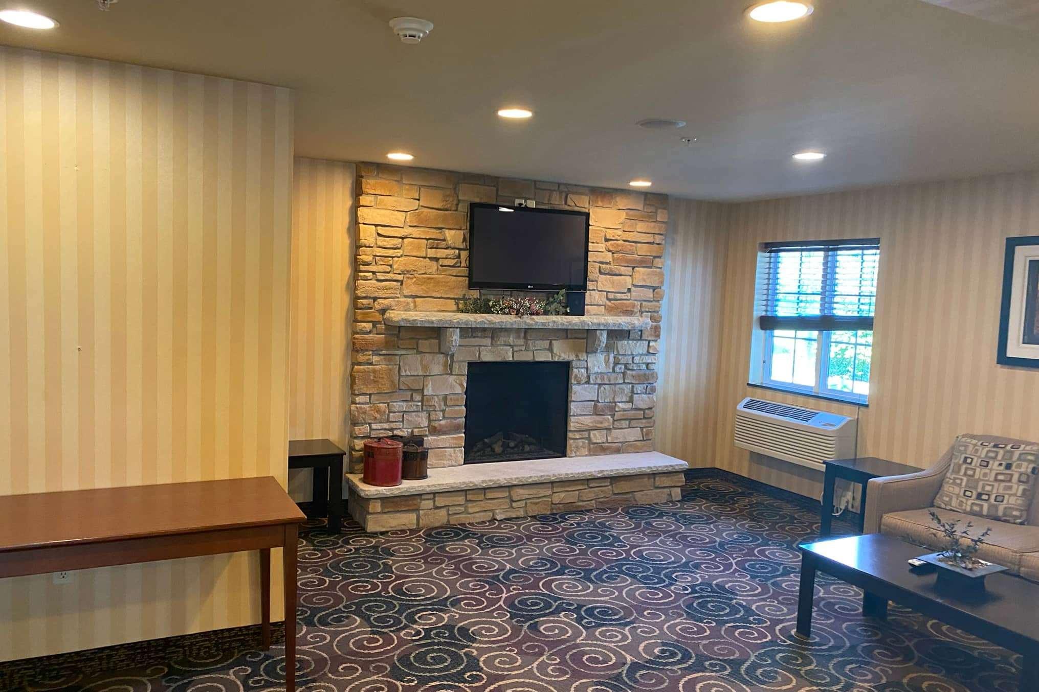 Americinn By Wyndham Oshkosh Exterior photo