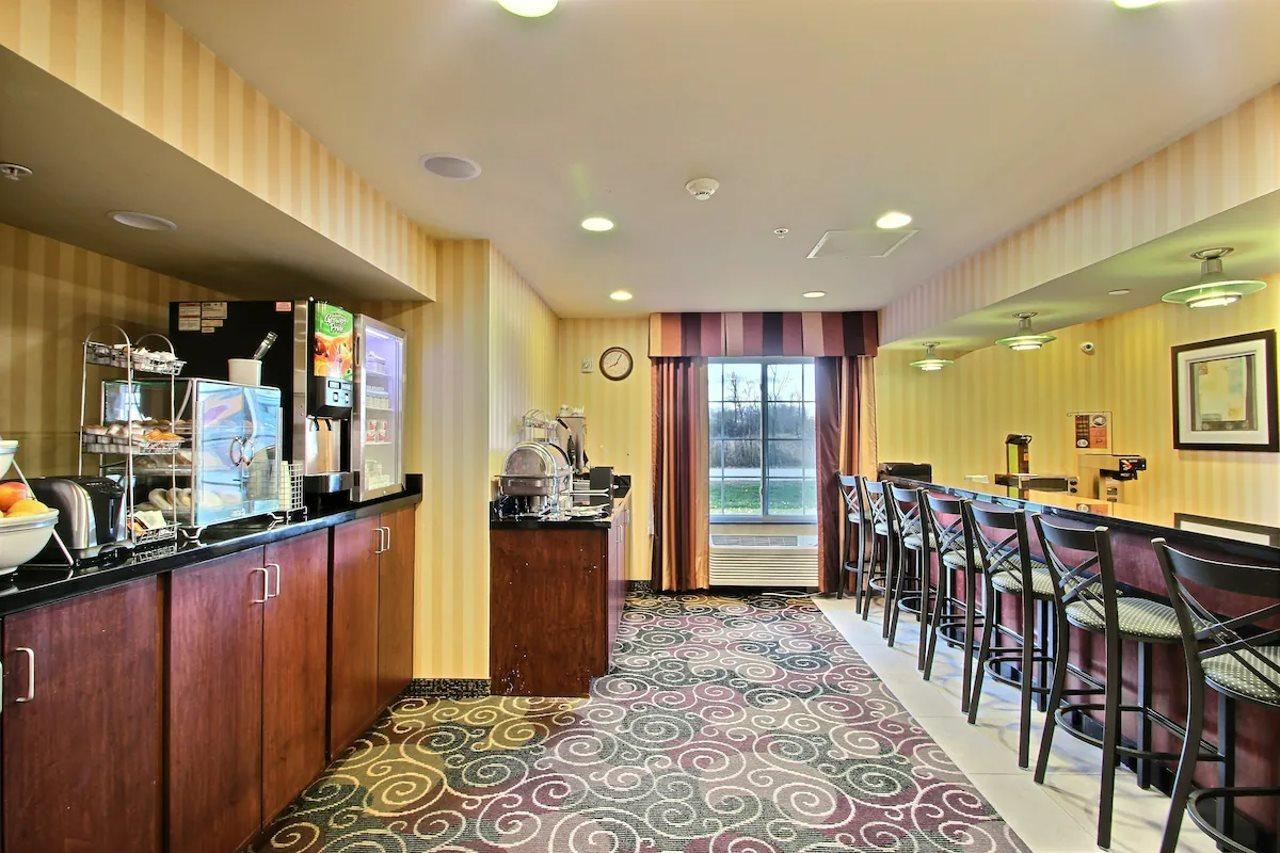 Americinn By Wyndham Oshkosh Exterior photo