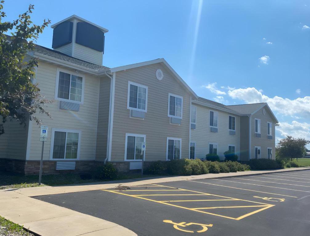 Americinn By Wyndham Oshkosh Exterior photo