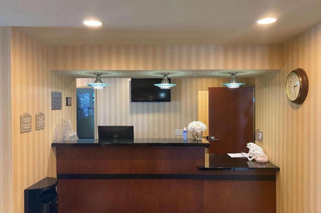 Americinn By Wyndham Oshkosh Exterior photo