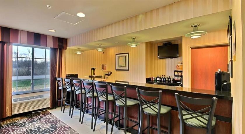 Americinn By Wyndham Oshkosh Exterior photo