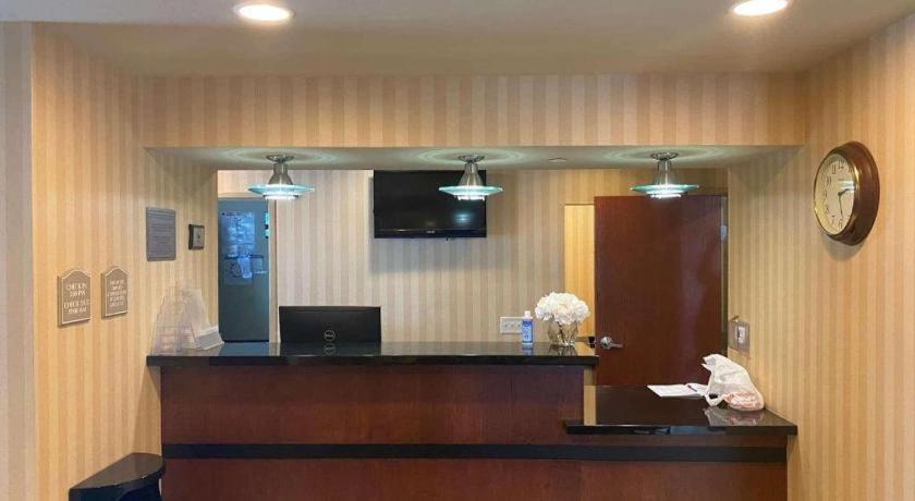 Americinn By Wyndham Oshkosh Exterior photo